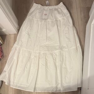 NWT. Aritiza Sunday best white Tiered Skirt